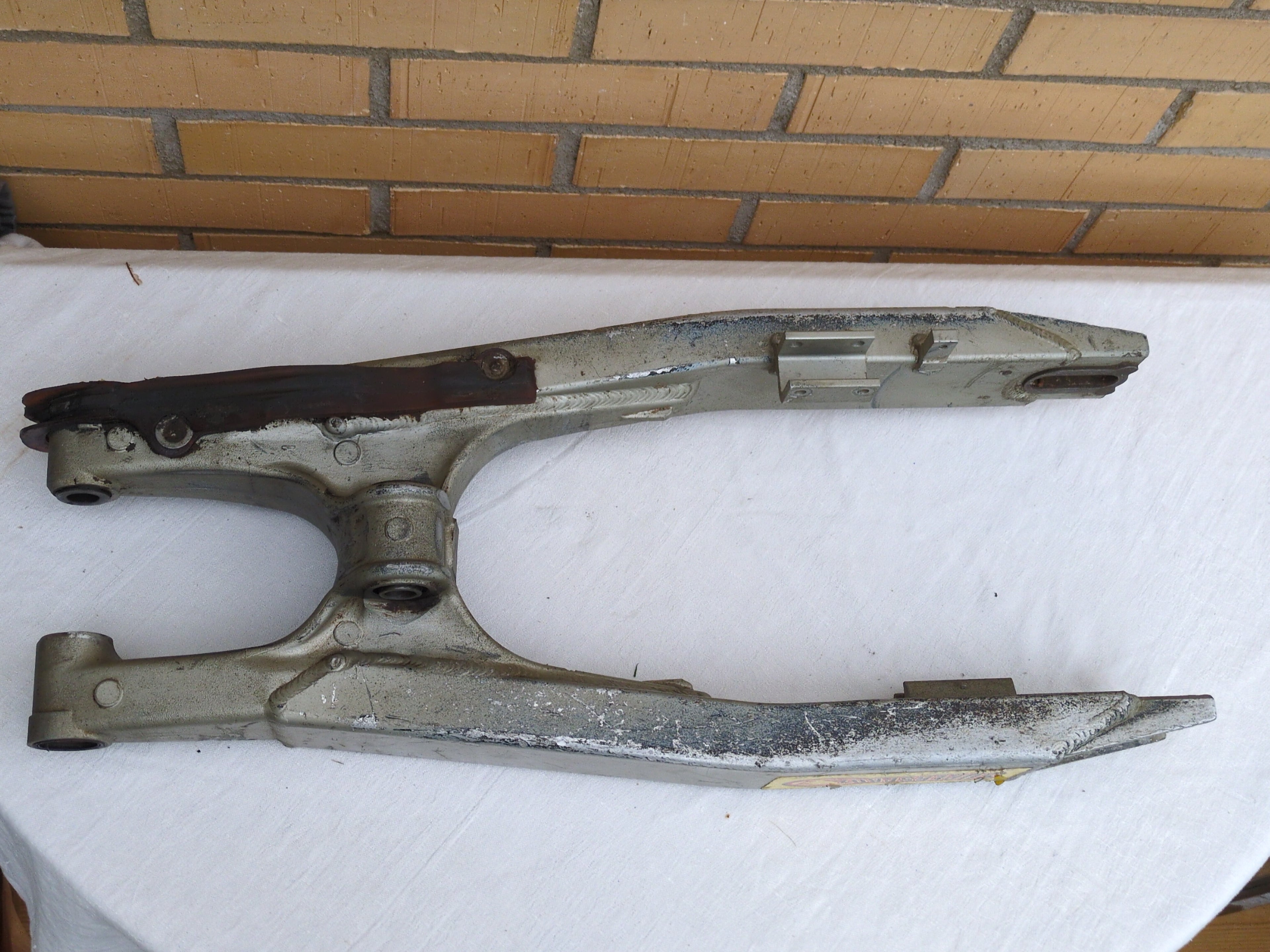 Kawasaki KX125 Swingarm – OEM 1993–1996