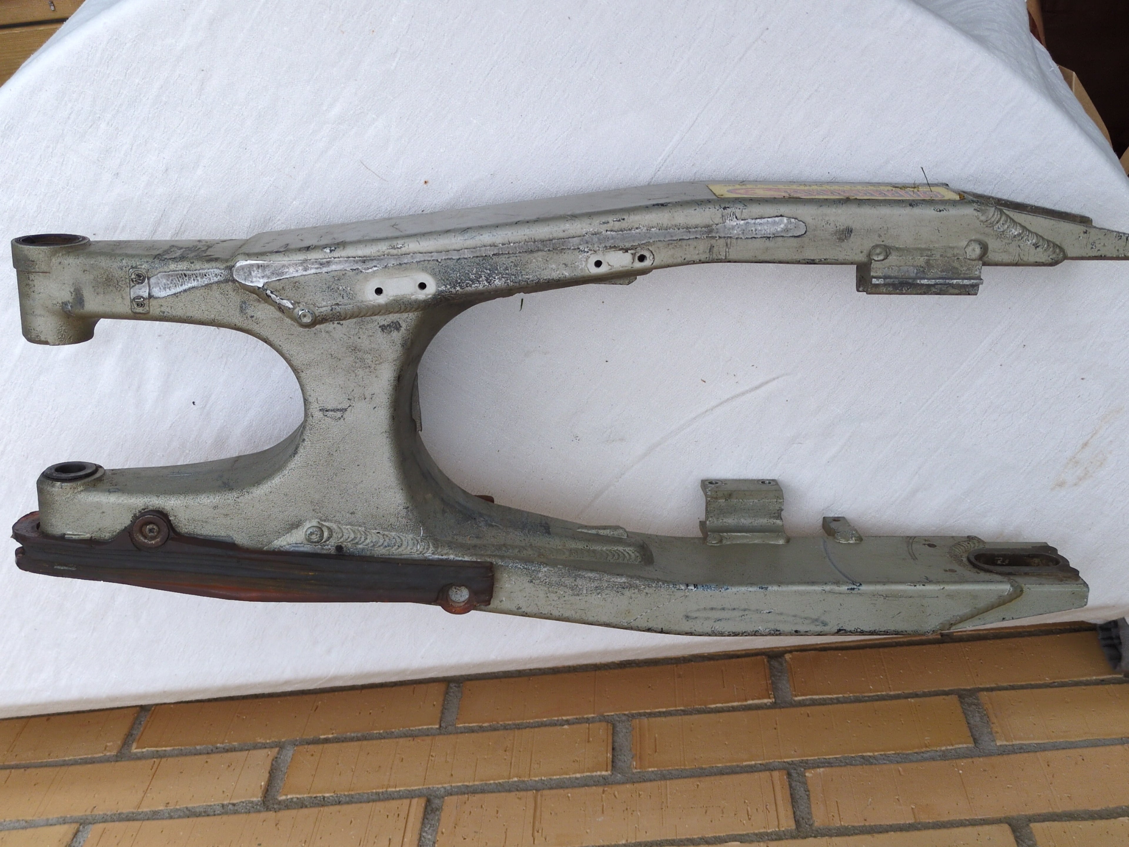 Kawasaki KX125 Swingarm – OEM 1993–1996