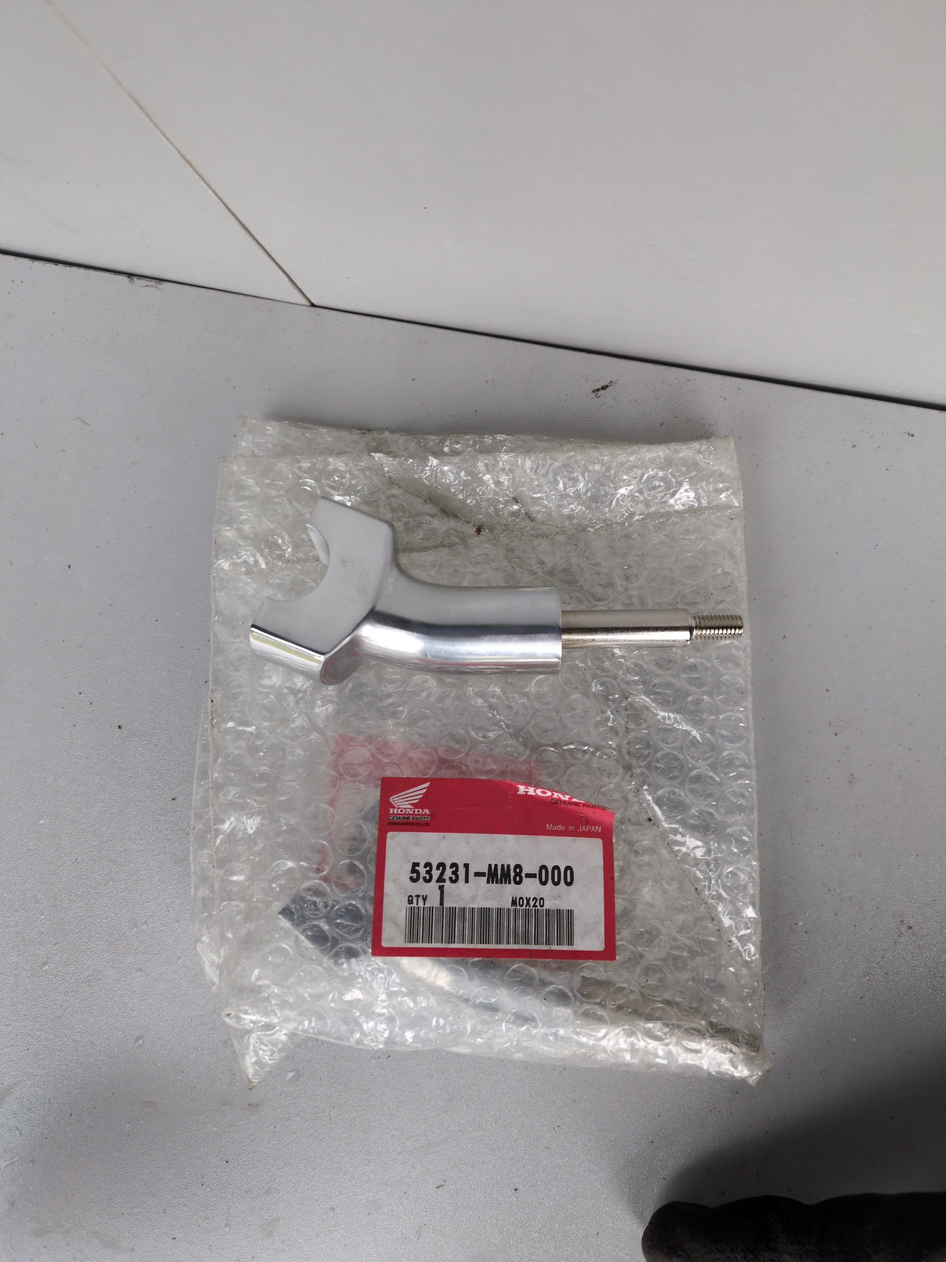 Honda VF750C Magna & VT1100 Handlebar Riser Set 1988–1993 – OEM 53231-MM8-000 – Genuine Honda NOS