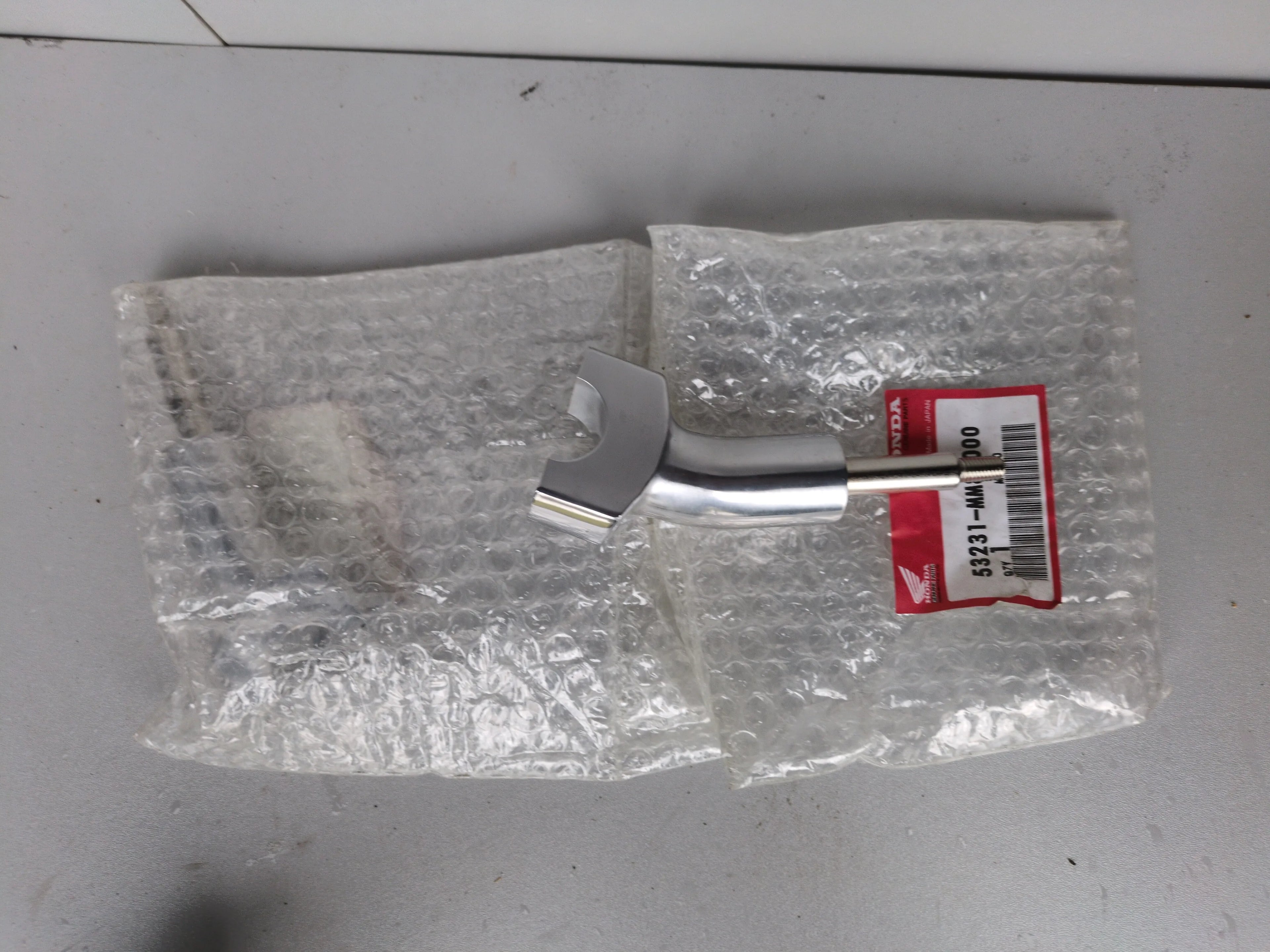 Honda VF750C Magna & VT1100 Handlebar Riser Set 1988–1993 – OEM 53231-MM8-000 – Genuine Honda NOS