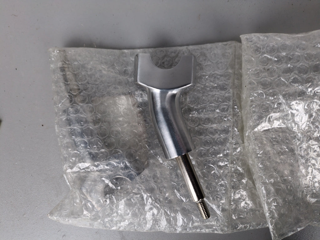 Honda VF750C Magna & VT1100 Handlebar Riser Set 1988–1993 – OEM 53231-MM8-000 – Genuine Honda NOS