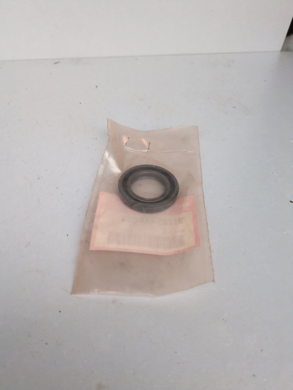 Honda Oil Seal 91203-444-003 – Genuine OEM Shaft Seal – 20x35x7 mm – Fits CB750 / CB900 / CX500 – Made in Japan – NOS