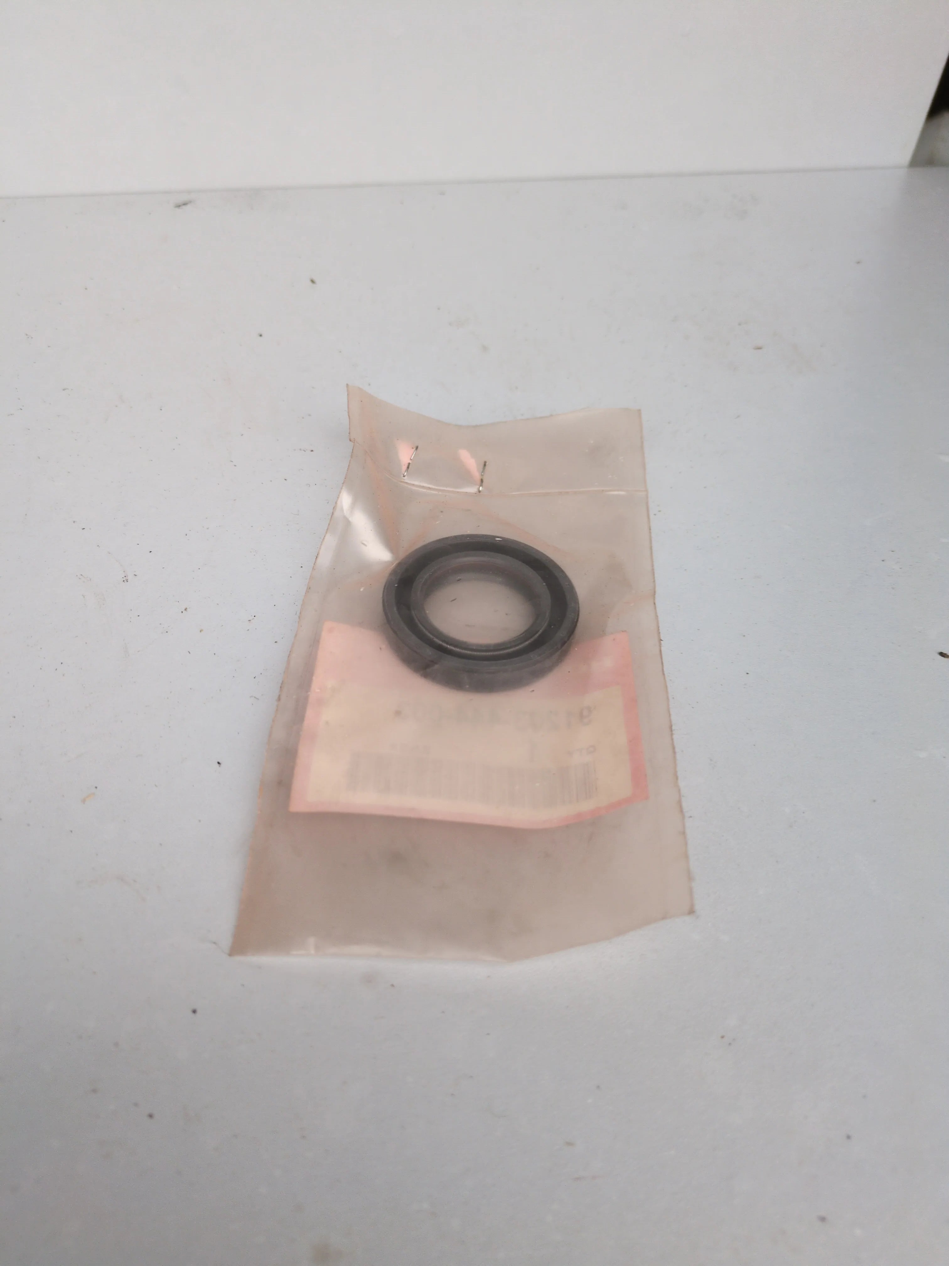 Honda Oil Seal 91203-444-003 – Genuine OEM Shaft Seal – 20x35x7 mm – Fits CB750 / CB900 / CX500 – Made in Japan – NOS