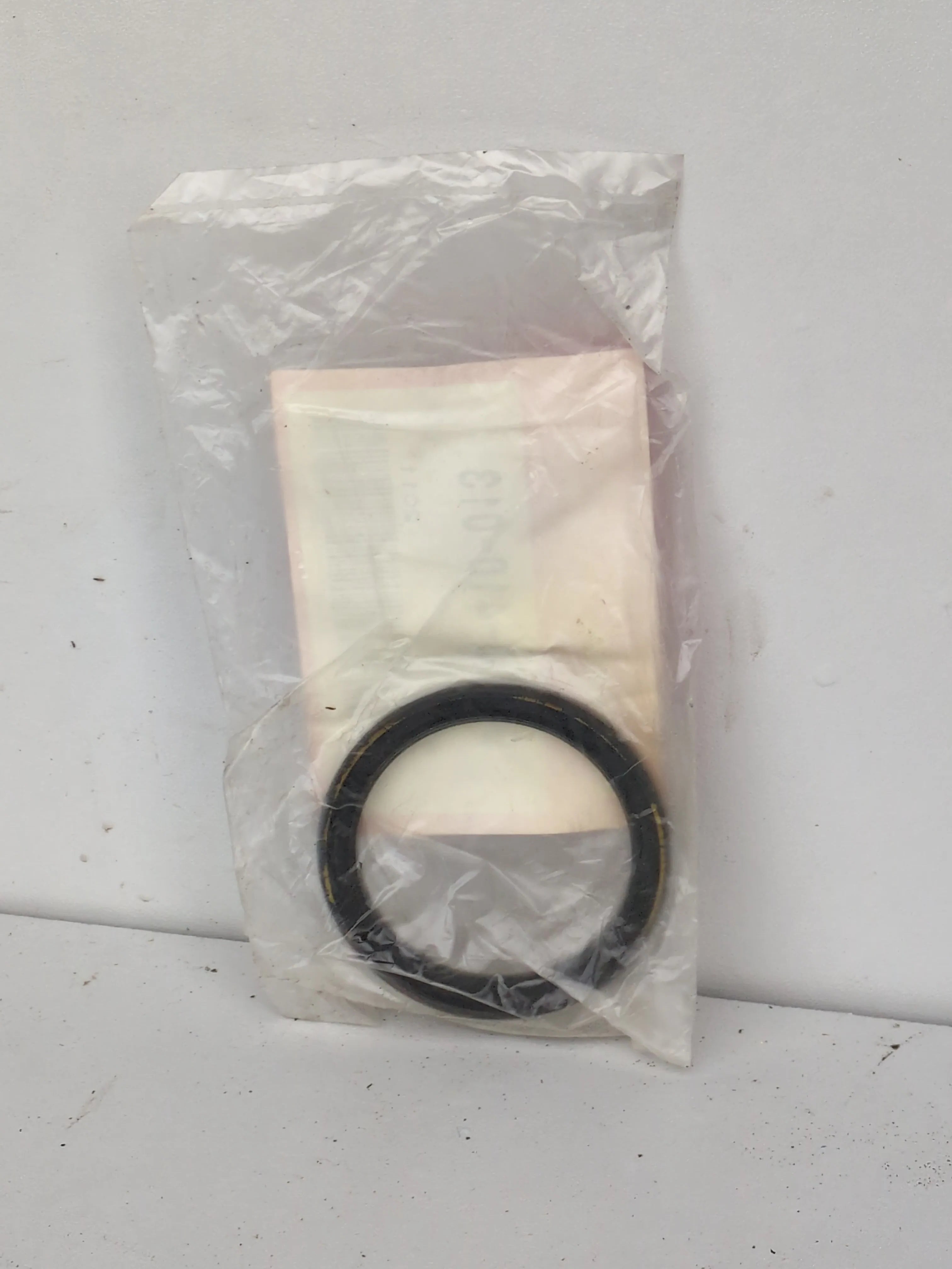 Honda Oil Seal 91251-410-013 | Crankshaft / Drive Shaft Seal | GL1000 GL1100 | Genuine OEM | NOS | Made in JapanHonda Oil Seal 91251-410-013