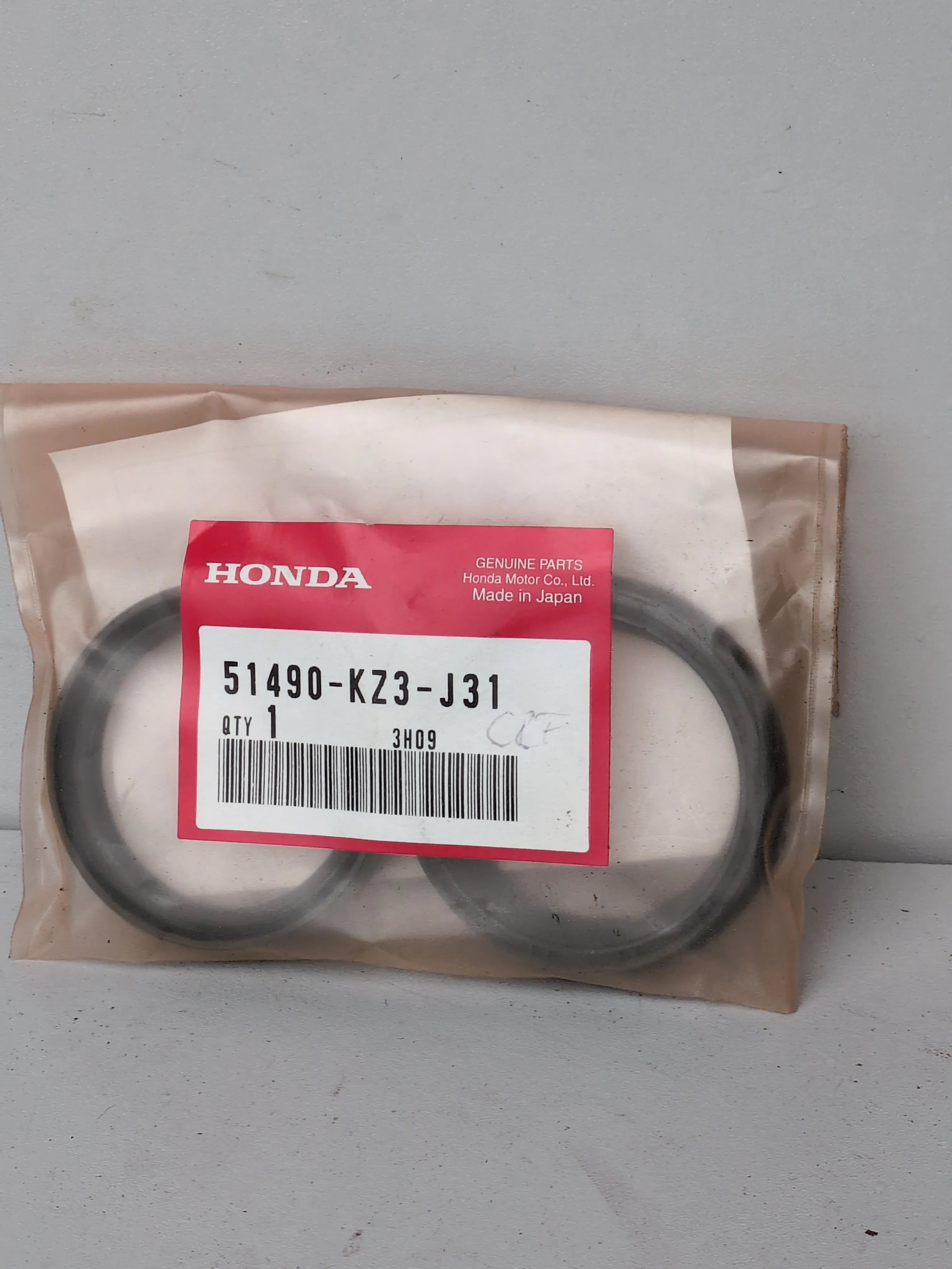 Honda Fork Seal Set 51490-KZ3-J31 (2 pcs) – Genuine OEM | NOS | Made in Japan