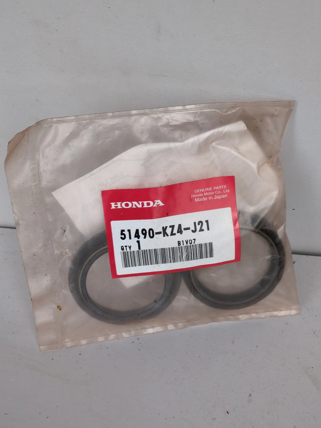 Honda Fork Seal Set 51490-KZ4-J21 (2 pcs) – Genuine OEM | NOS | Made in Japan
