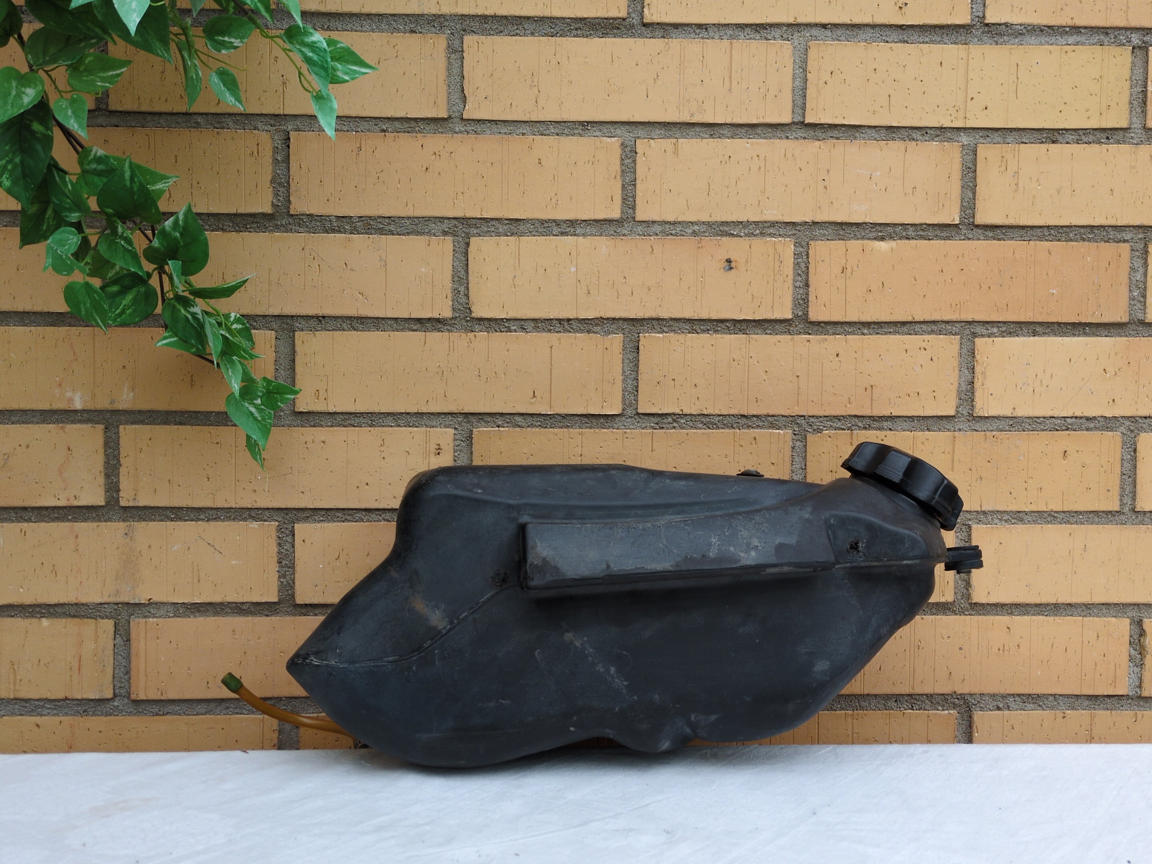 Kawasaki KX125 Fuel Tank – OEM 1994–1996